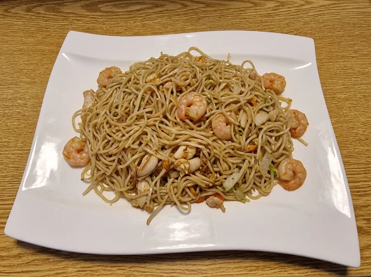 Gebratene Nudeln mit Krabben
