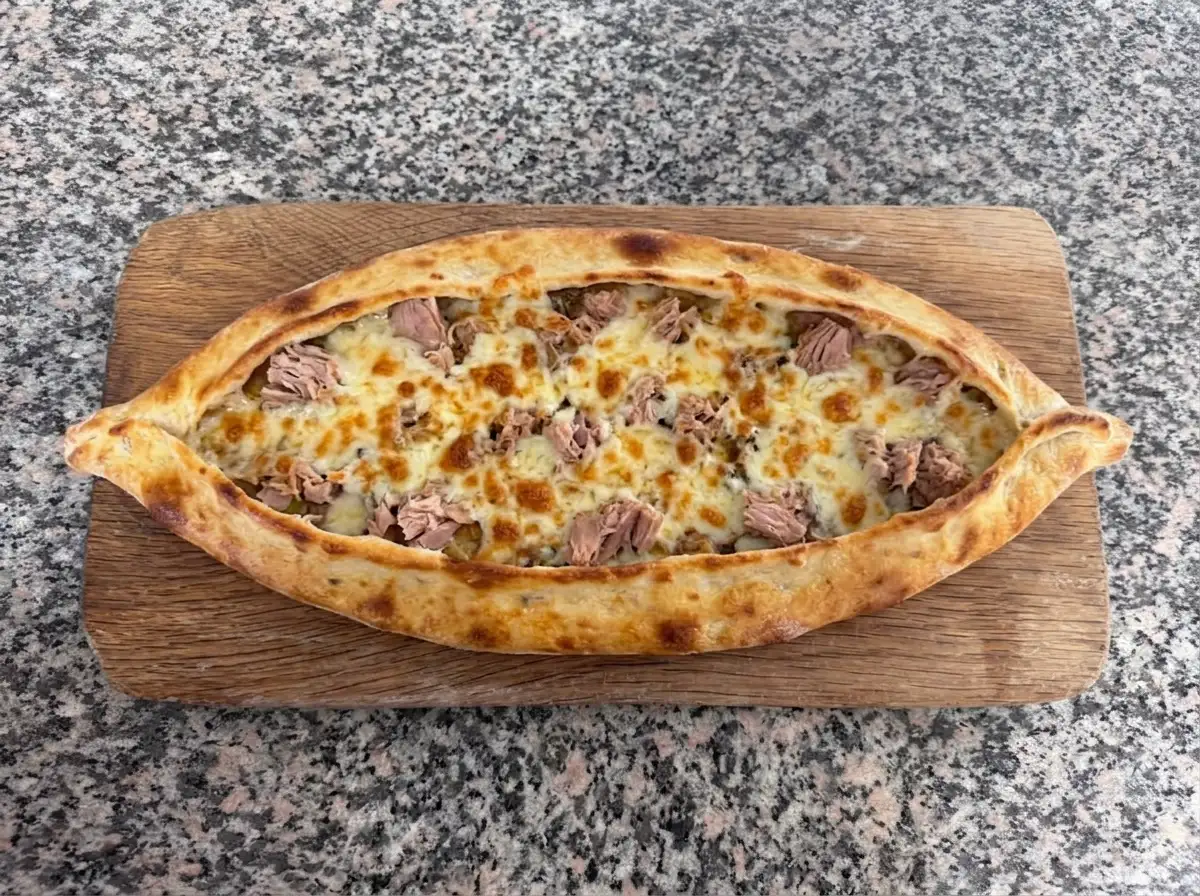 Pide mit Thunfisch  käse