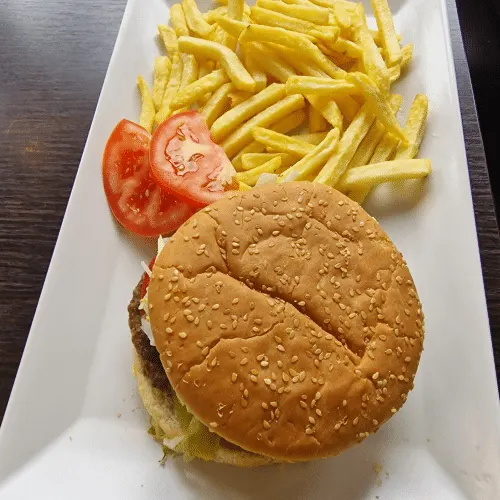 Hamburger mit Pommes Frites